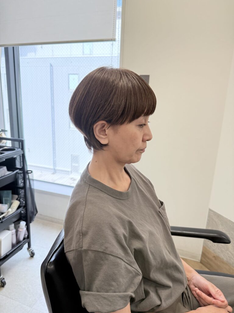 前髪重めのショートヘア