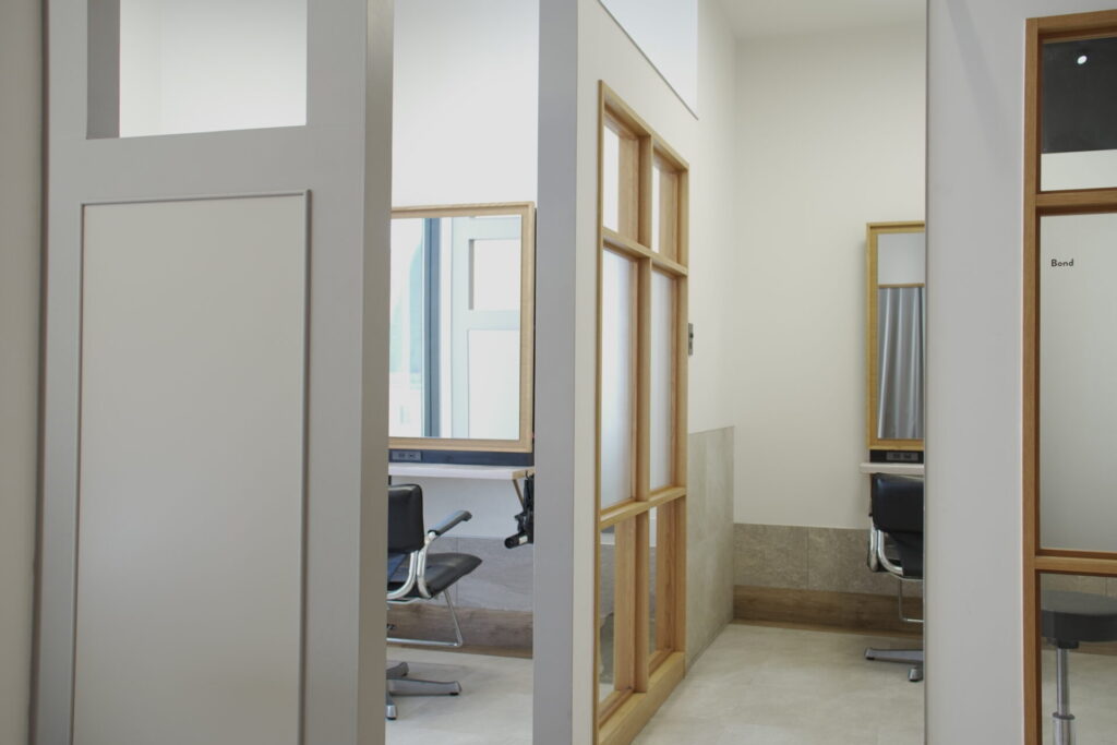 白髪ケア福岡が利用しているシェアサロンのGO TODAY SHAiRE SALON福岡天神店のセット面