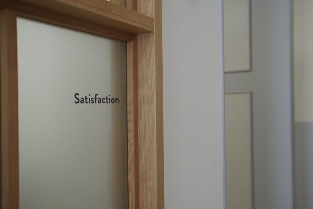 白髪ケア福岡が利用しているシェアサロンのGO TODAY SHAiRE SALON福岡天神店の半個室にはそれぞれ名前がついています。Satisfaction