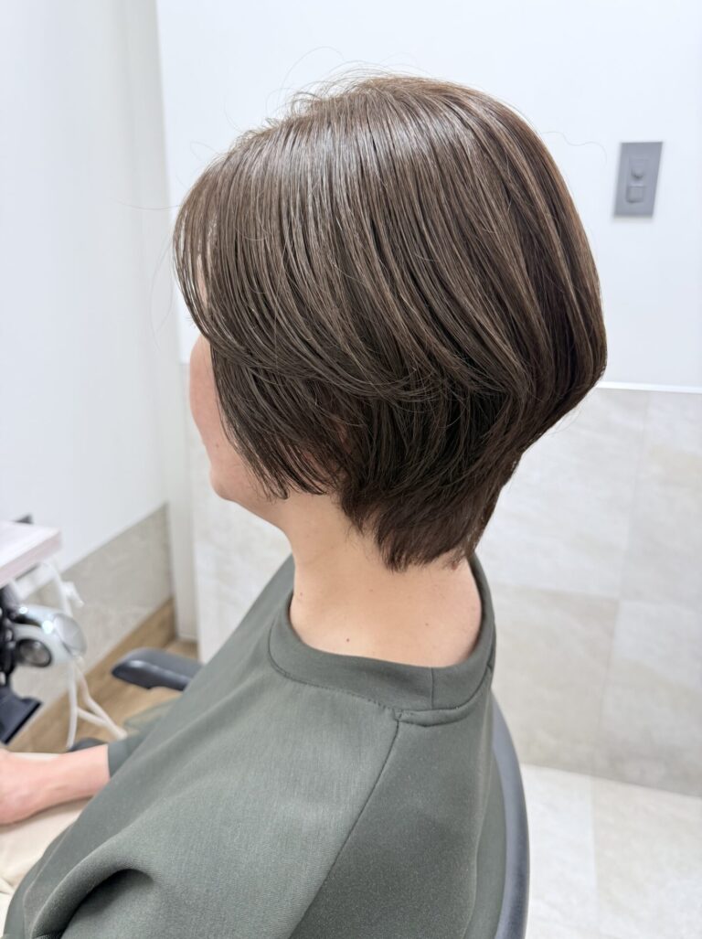 ベージュショートボブ