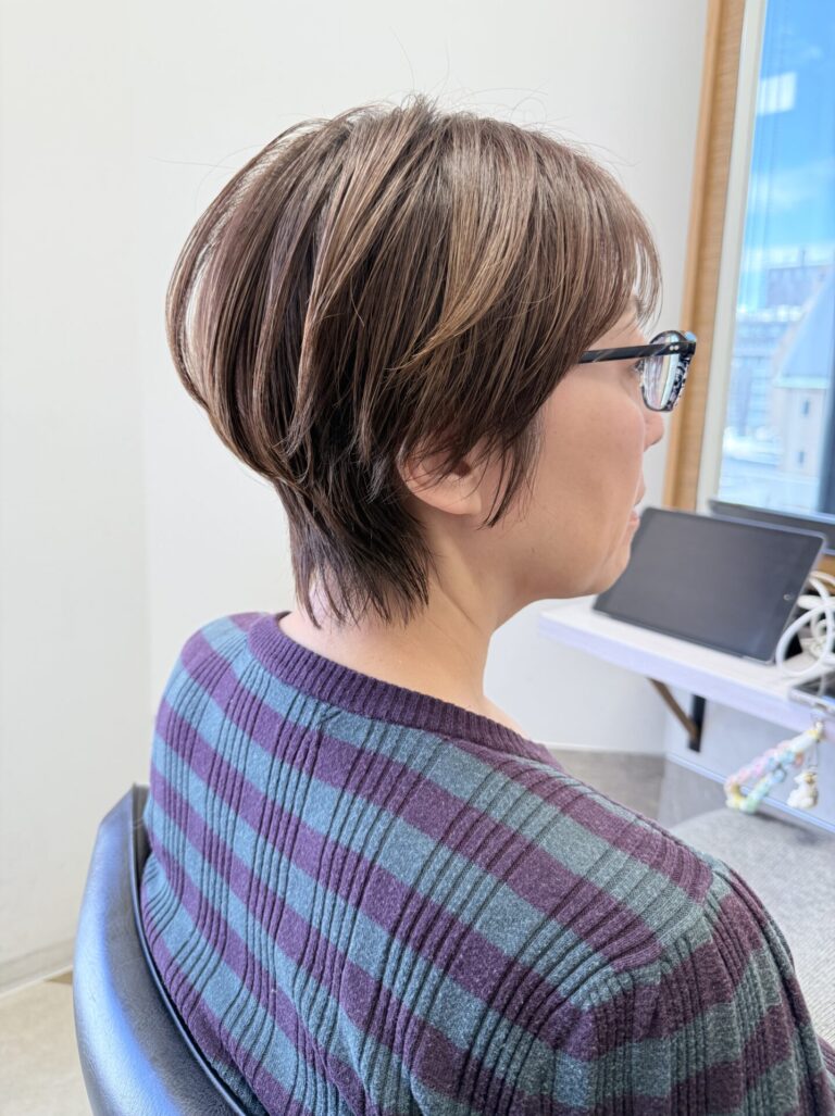 後頭部の丸みのあるショートカット