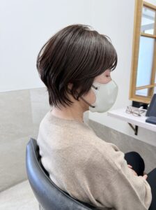 柔らかさとシャープさを併せ持つ大人ショートスタイル