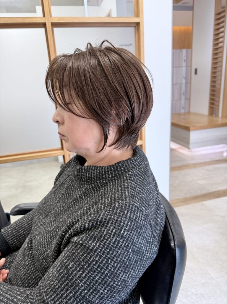 前髪の抜け感が雰囲気◎！大人ショート